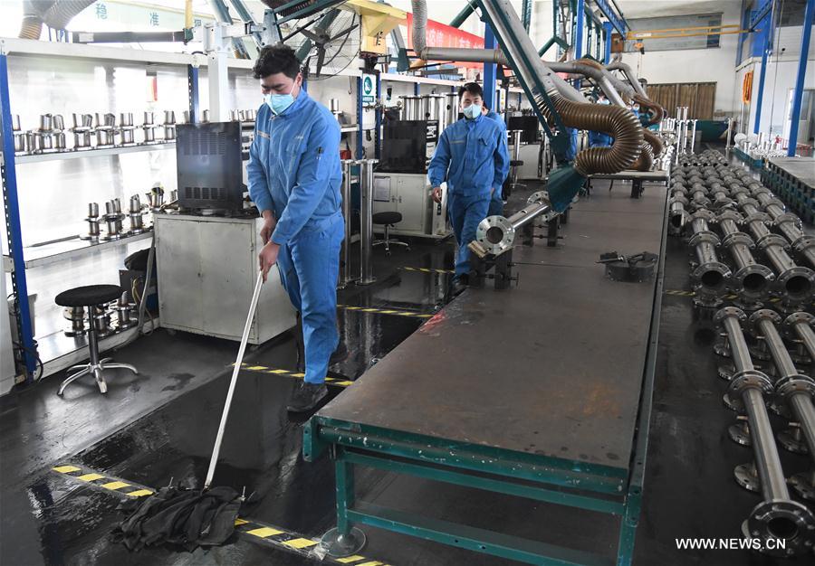 شركات تعيد إطلاق العمل في شرقي الصين وسط تفشي الوباء