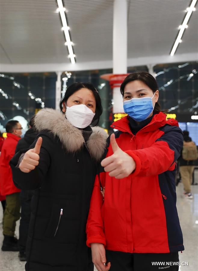 الدفعة التاسعة من العاملين الطبيين من تشونغتشينغ يغادرون إلى هوبي
