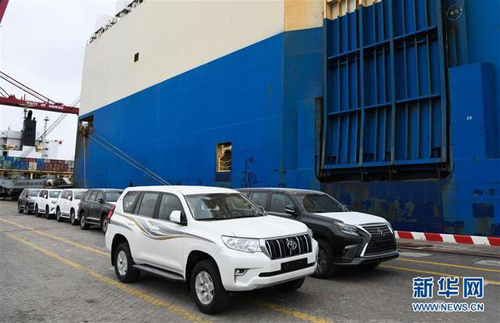 منطقة هاينان للتجارة الحرة تستقبل أول سفينة تحمل سيارات مستوردة