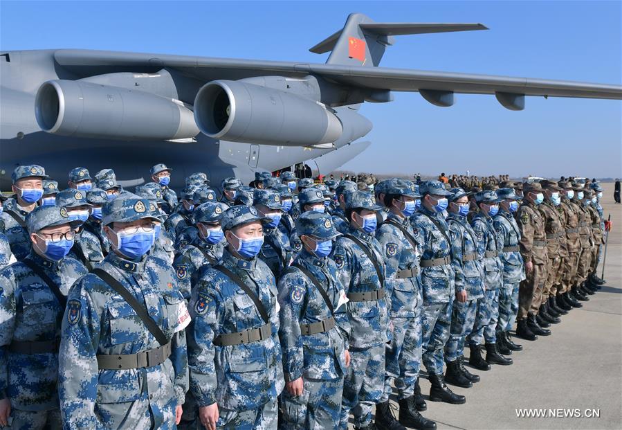 ثماني طائرات نقل تابعة لجيش التحرير الشعبي الصيني ترسل عاملين طبيين إلى ووهان