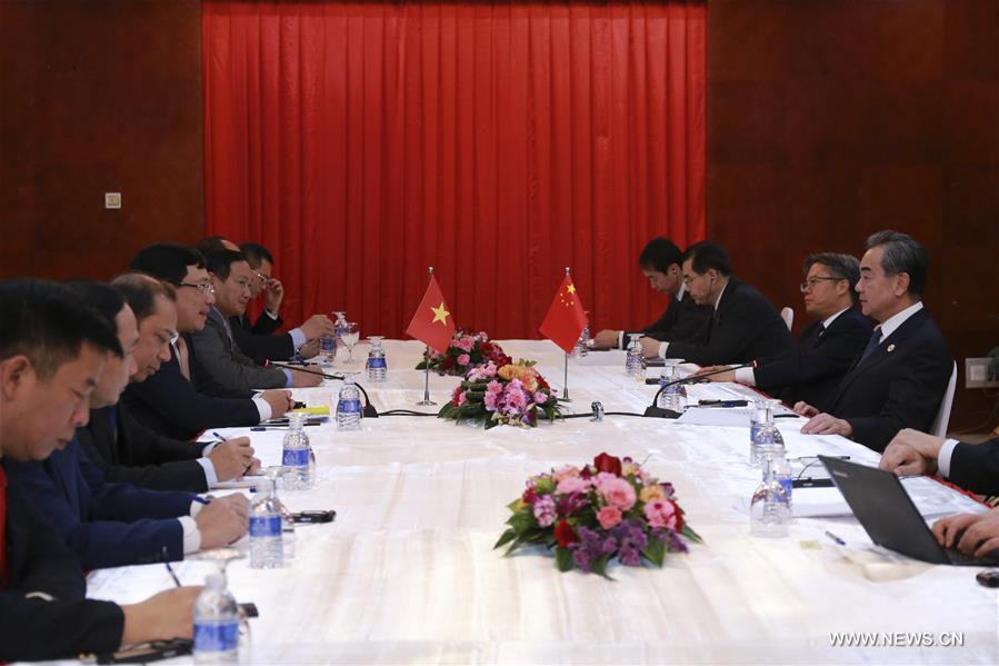 تقرير إخباري: الصين وفيتنام تتعهدان بتعزيز العلاقات ودعم آلية تعاون لانتسانغ-ميكونغ