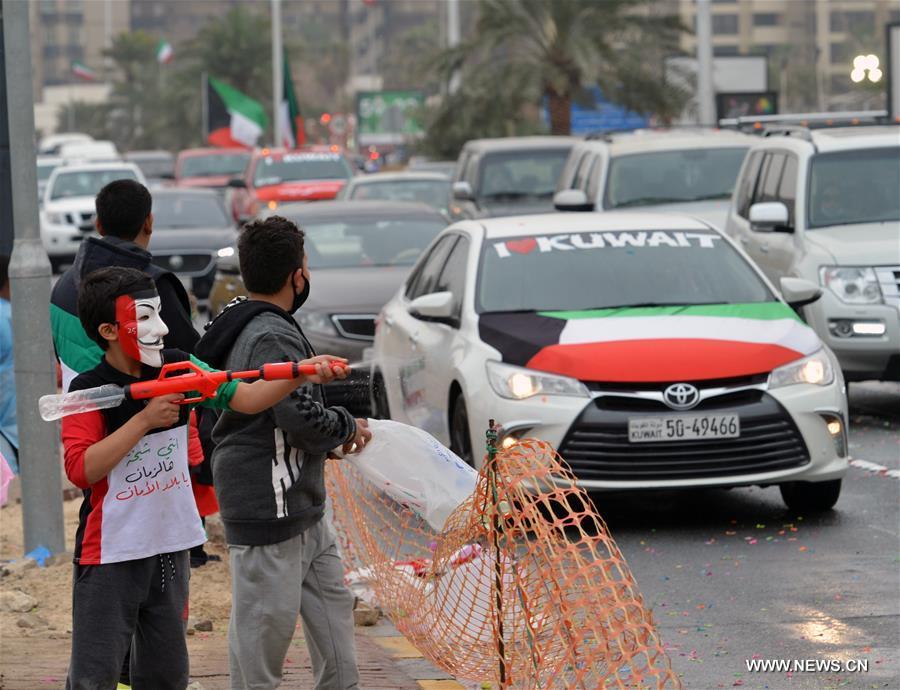 تحقيق اخباري: الكويتيون يحتفلون بعيدي الاستقلال والتحرير رغم تسجيل اصابات بكورونا