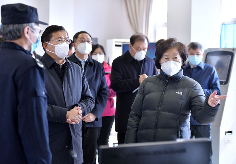 نائبة رئيس مجلس الدولة الصيني تشدد على أهمية دور الأطقم الطبية المُرسلة إلى مقاطعة هوبي في معركة فيروس كوفيد-19