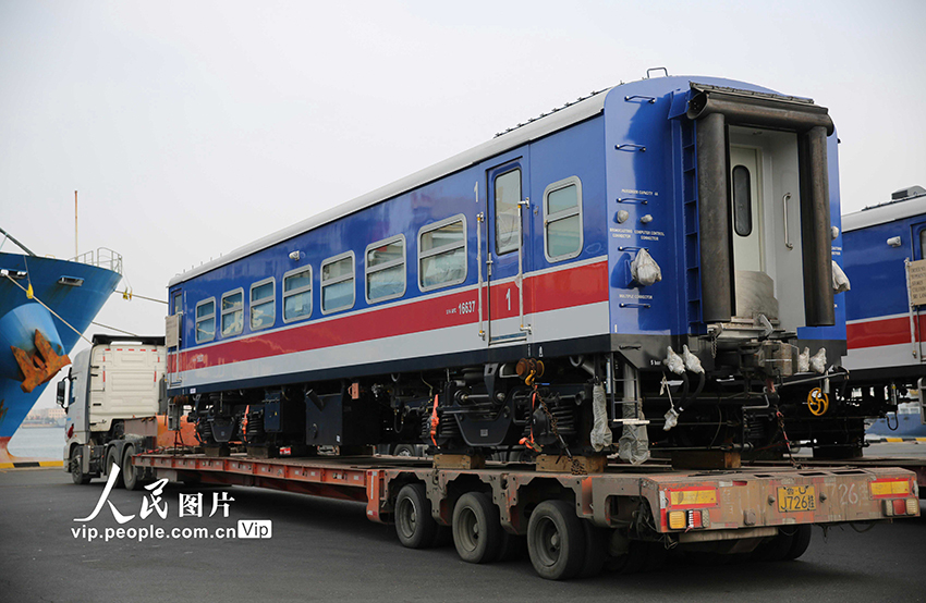 شركة صينية لصناعة مهمات السكك الحديدية تسلم قطارات ديزل جديدة إلى سريلانكا