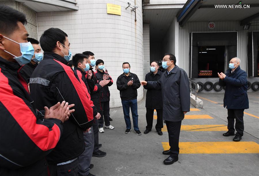 رئيس مجلس الدولة الصيني يشدد على تعزيز التعاون الدولي بشأن السيطرة على فيروس 