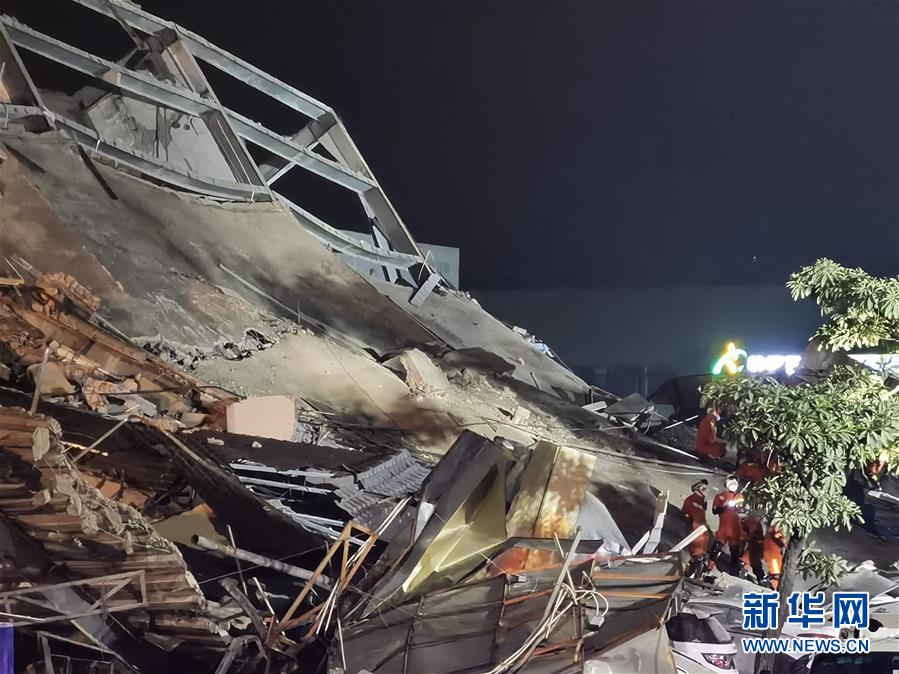 إنقاذ 49 شخصا إثر انهيار فندق في شرقي الصين