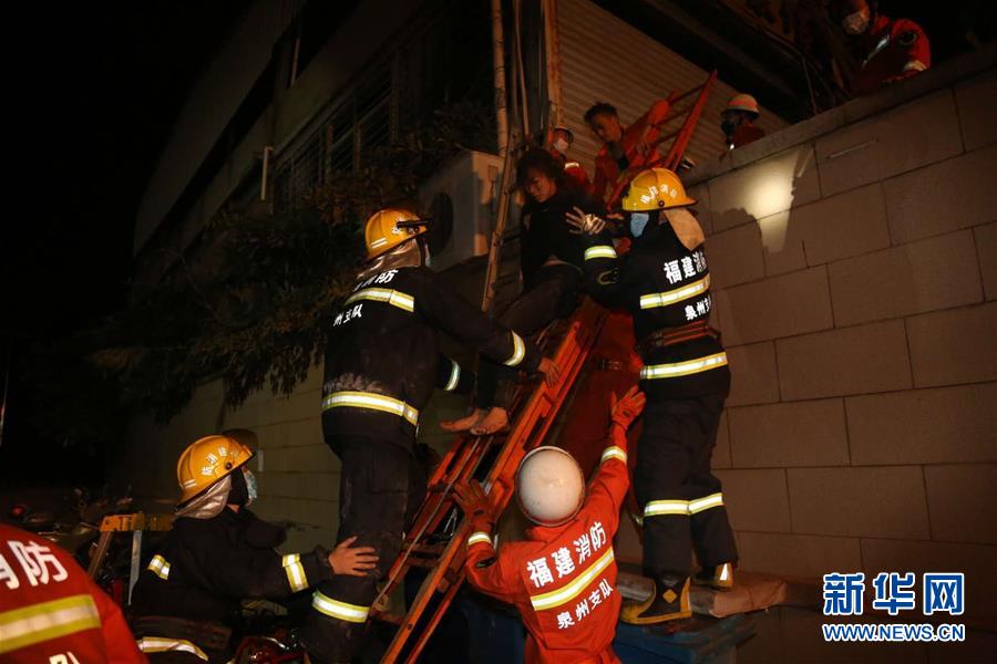 إنقاذ 49 شخصا إثر انهيار فندق في شرقي الصين
