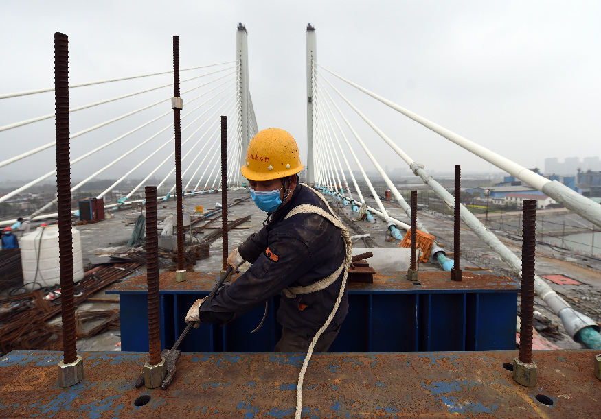 استئناف بناء جسر معلق في شرقي الصين