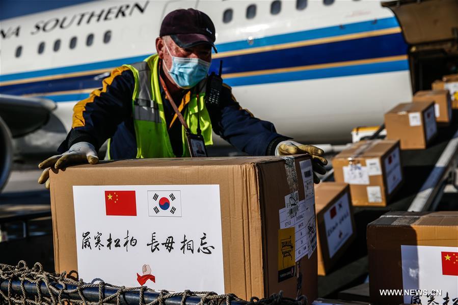 مقاطعة لياونينغ الصينية تتبرع بالإمدادات الطبية لليابان وجمهورية كوريا