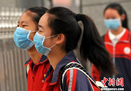 لجنة الصحة الصينية: الاستخدام المتراكم للكمّامة الطبية الصالحة لمرة واحدة يجب ألا يتجاوز 8 ساعات