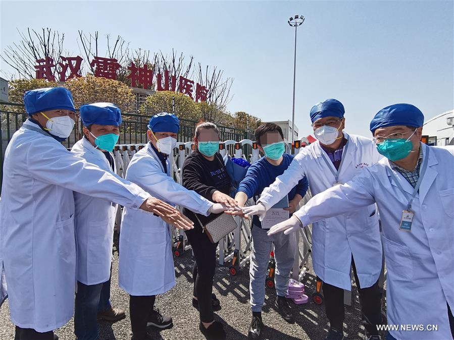 خروج أكثر من ألف مريض من مستشفى ليشنشان المخصص حديث البناء في ووهان