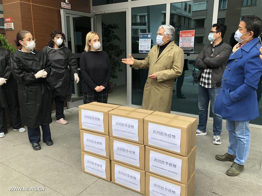 جمعية صينية تتبرع بأقنعة واقية لبلدية في إسطنبول وسط تفشي مرض 