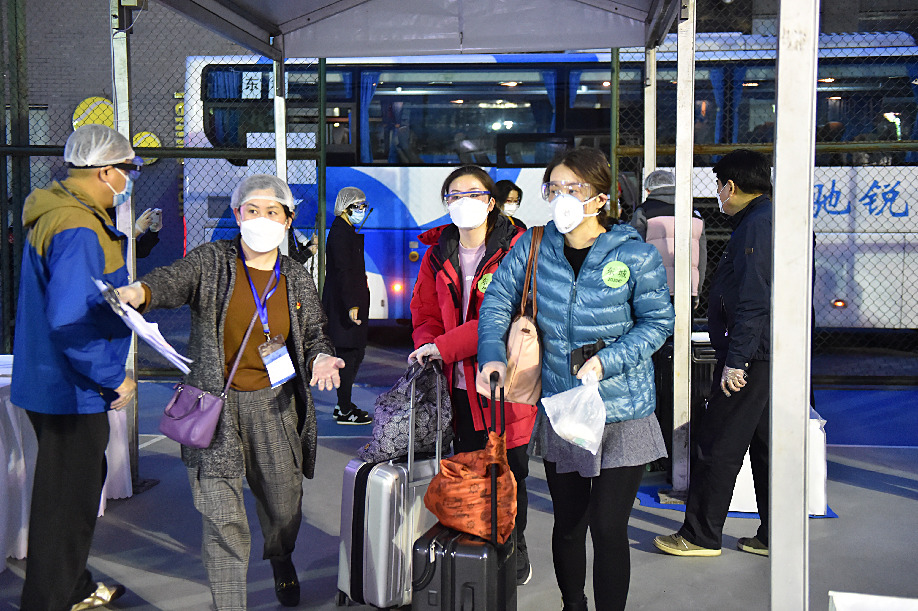 أكثر من 800 شخص عالقين في هوبي يعودون إلى بكين