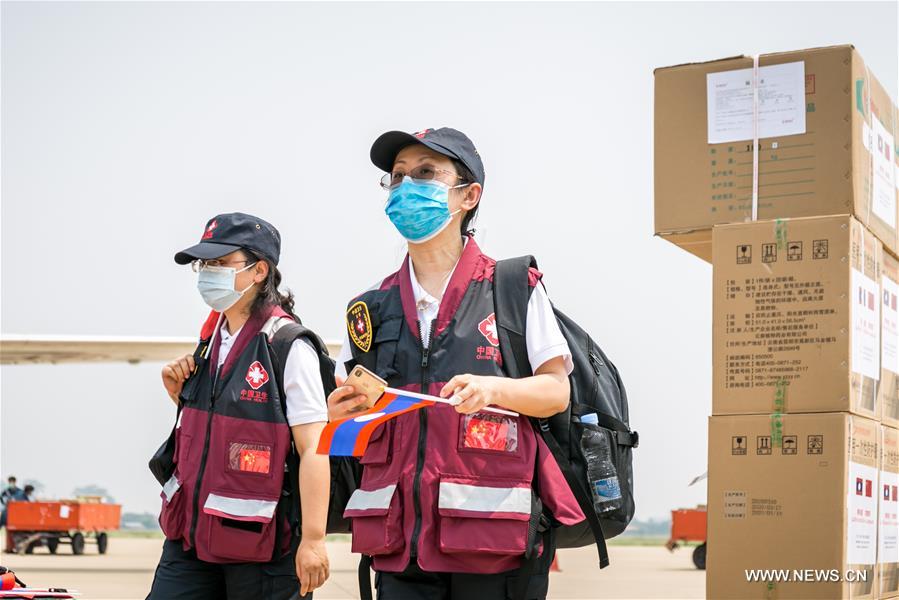 الصين ترسل فريقا طبيا إلى لاوس لمساعدتها فى مكافحة 