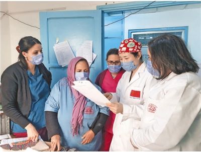 الفريق الطبي الصيني يساعد على مكافحة فيروس كورونا الجديد بتونس