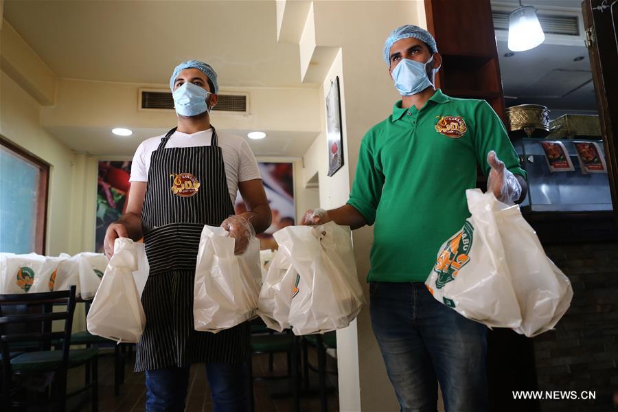 مقالة : مطاعم مصرية تقدم وجبات مجانية للطواقم الطبية والمتضررين خلال أزمة فيروس كورونا