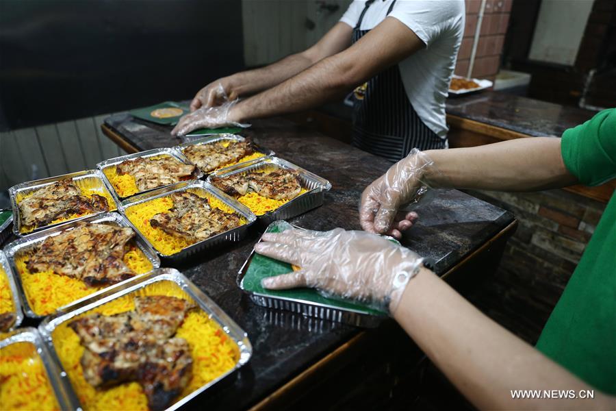 مقالة : مطاعم مصرية تقدم وجبات مجانية للطواقم الطبية والمتضررين خلال أزمة فيروس كورونا