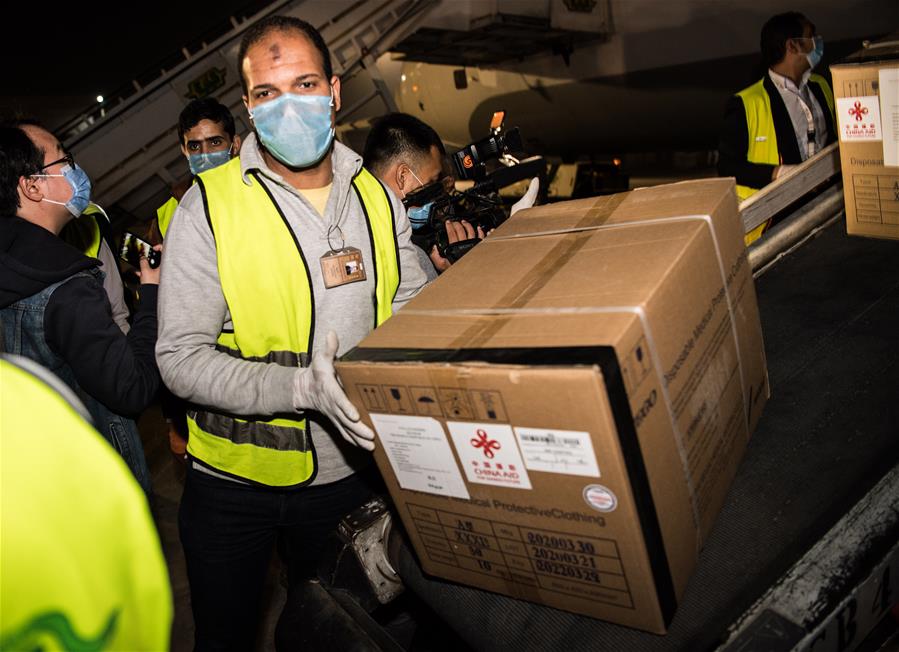 تقرير إخباري: شحنة كواشف ومستلزمات طبية وقائية هدية صينية لمصر لمواجهة فيروس كورونا
