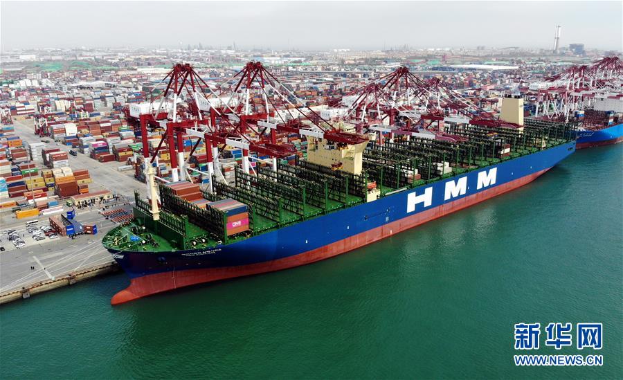 لاول مرة .. تبحر أكبر سفينة حاويات في العالم من ميناء تشينغداو شرقي الصين