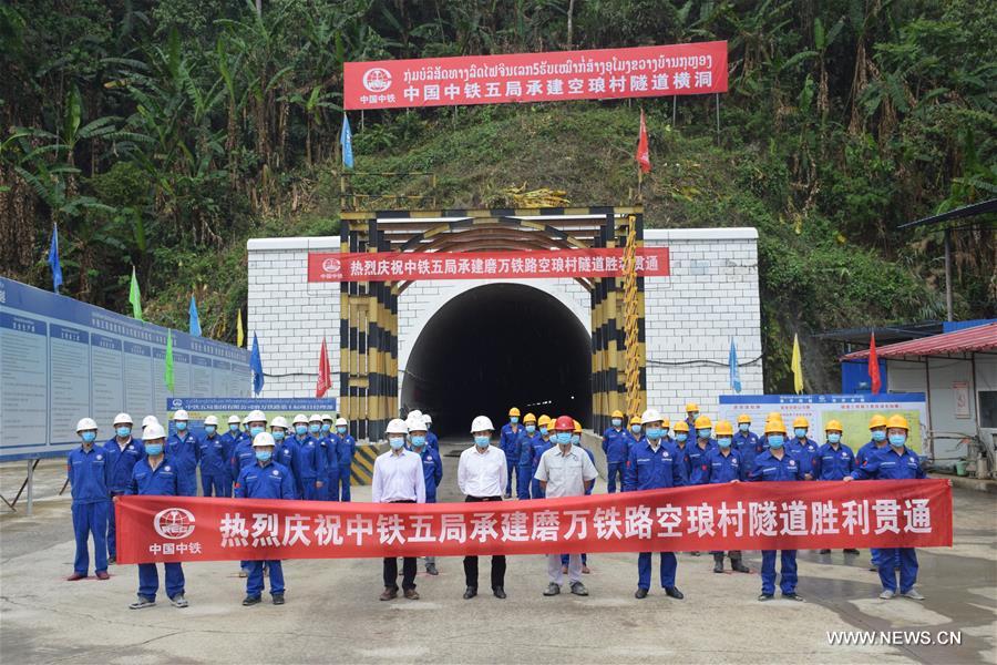 أعمال شق نفق رئيسي ضمن مشروع السكك الحديدية بين الصين ولاوس تمضي بشكل سلس