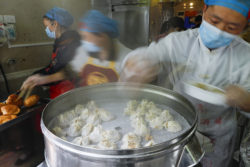 مسح: معظم الصينيين يطورون عادات إفطار صحية وسط الوباء