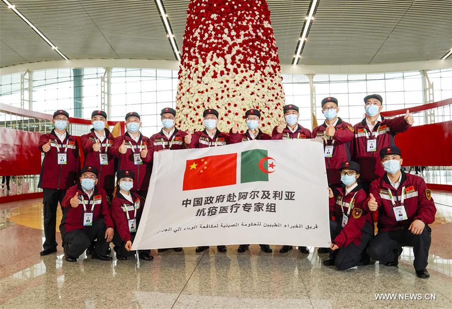 فريق طبي صيني يغادر إلى الجزائر للمساعدة في مكافحة 