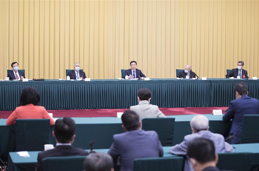 تقرير: قادة صينيون يشاركون في مناقشات مع مستشارين سياسيين