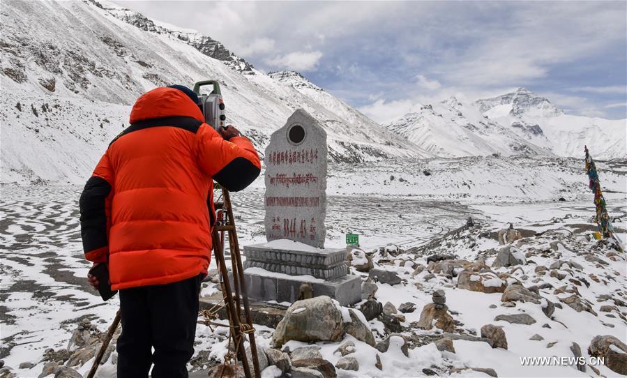 وزارة الموارد الطبيعية: حساب ارتفاع جبل تشومولانغما قد يستغرق شهورا