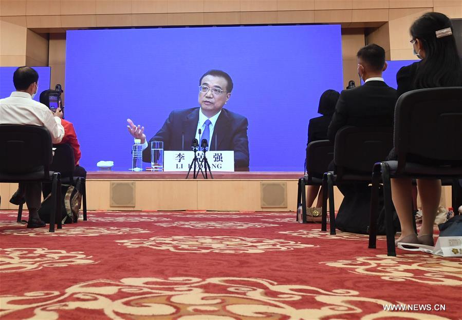 رئيس مجلس الدولة الصيني يلتقي بالصحافة بعد اختتام الدورة التشريعية السنوية