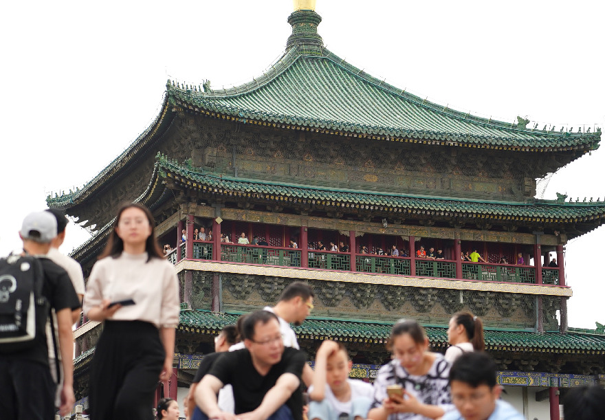 إغلاق برج الجرس القديم للصيانة في شيآن الصينية