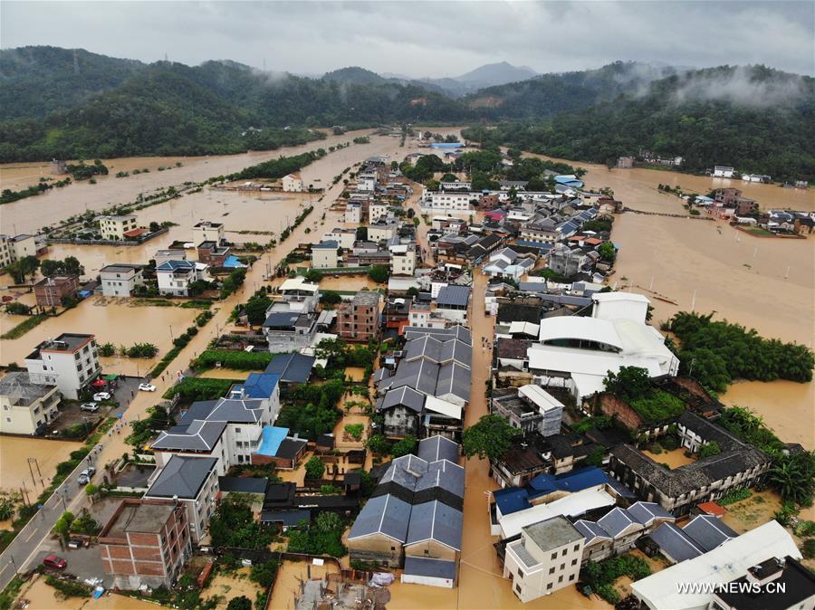 الفيضانات الناجمة عن الأمطار الغزيرة تجتاح مقاطعة قوانغدونغ