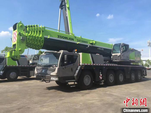 شركة صينية تصدر شاحنة رافعة بحمولة 200 طن إلى قطر