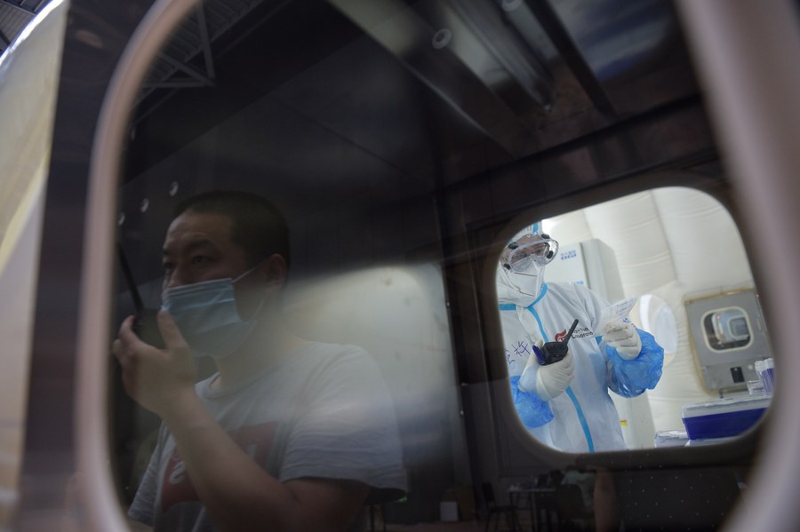 بدء تشغيل أول مختبر متنقل قابل للنفخ لاجراء اختبارات كوفيد-19 في بكين