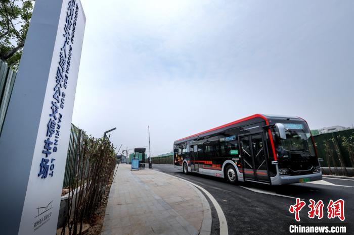 بدء التشغيل التجريبي لحافلات النقل العام ذاتية القيادة في مدينة تشنغ تشو الصينية