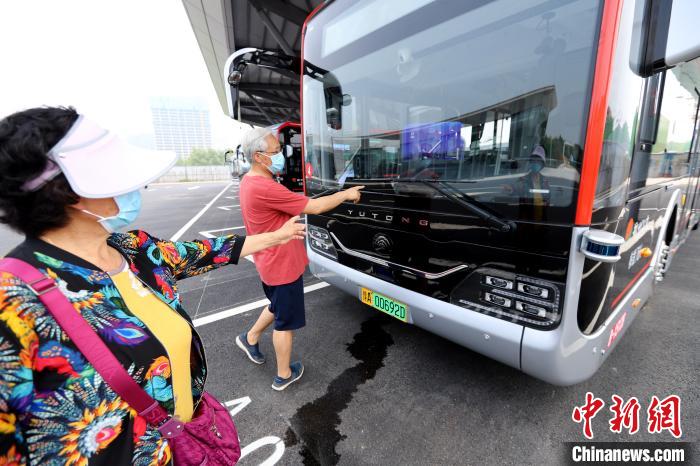بدء التشغيل التجريبي لحافلات النقل العام ذاتية القيادة في مدينة تشنغ تشو الصينية