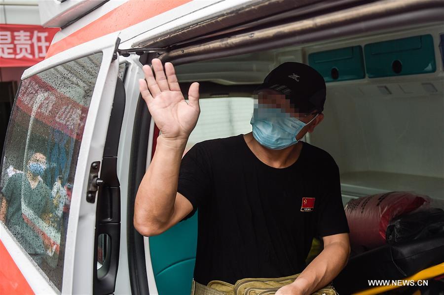 خروج أول متعافٍ من الإصابات العنقودية بكوفيد-19 الأخيرة في بكين من المستشفى