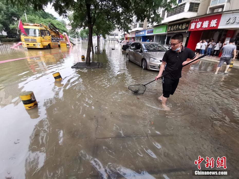 الصين تخصص 150 مليون يوان للإغاثة من الفيضانات