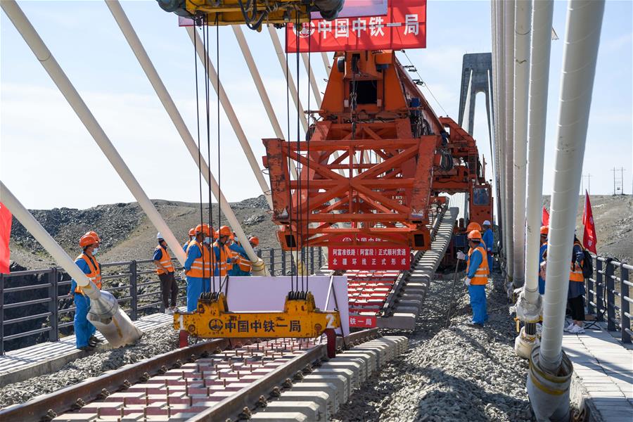 اكتمال بناء خط سكة حديد جديد في منطقة شينجيانغ الصينية