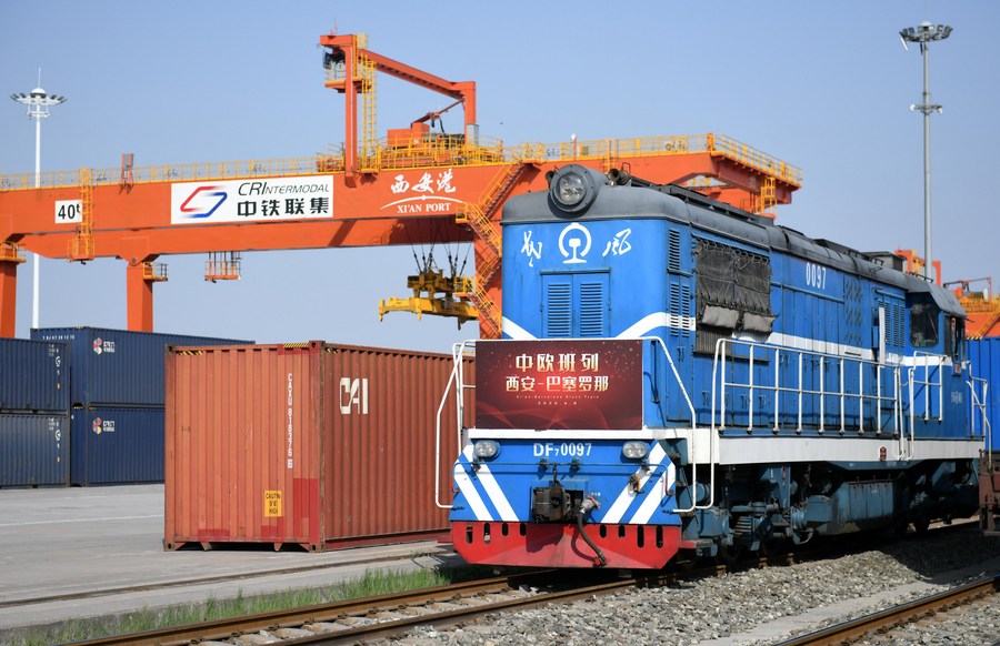 مدينة شيآن تشهد مغادرة أكثر من 1600 رحلة لقطارات الشحن بين الصين وأوروبا خلال النصف الأول من العام الجاري