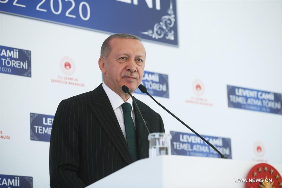 الرئيس التركي يدين الانتقادات بشأن تحويل متحف آيا صوفيا إلى مسجد