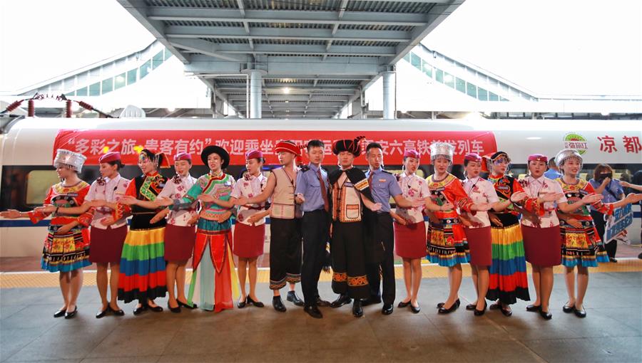 افتتاح خط سكة حديد جديد فائق السرعة في مقاطعة قويتشو بجنوب غربي الصين