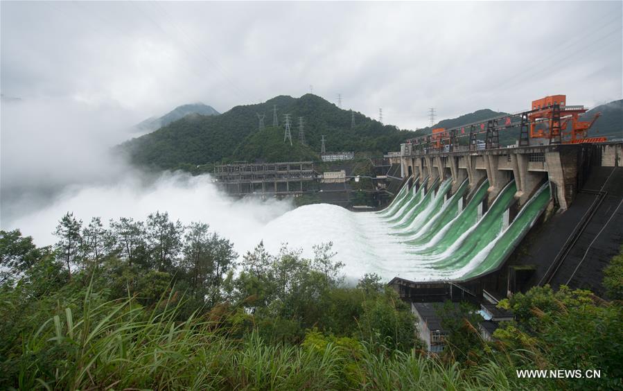 خزان مائي رئيسي في شرقي الصين يفتح جميع قنوات التصريف لمواجهة الفيضانات