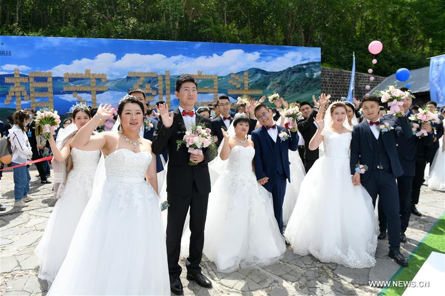 حفل زفاف جماعي لمكافحي كوفيد-19 بشمال شرقي الصين
