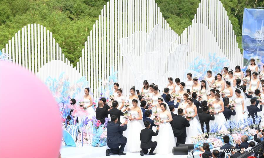 حفل زفاف جماعي لمكافحي كوفيد-19 بشمال شرقي الصين