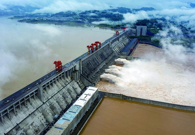نهر اليانغتسي الصيني يستقبل الفيضان الثالث في هذا العام