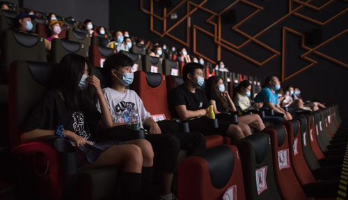 شباك التذاكر تجاوز مائة مليون يوان خلال الأسبوع الأول من إعادة فتح دار السينما بالصين