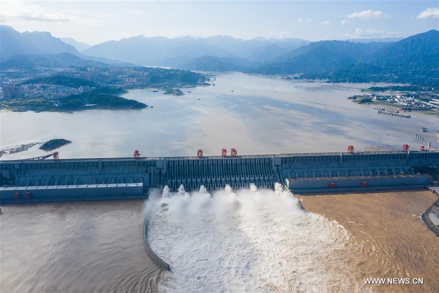 سد الخوانق الثلاثة يخفف تأثير الفيضان الثالث لنهر اليانغتسي خلال العام الجاري