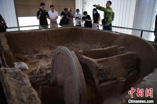 استعادة عربة برونزية قديمة في شمال غربي الصين