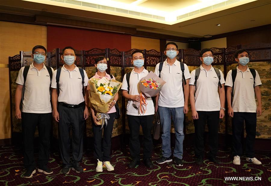وصول متخصصين في إجراء اختبارات فيروس كورونا من البر الرئيسي إلى هونغ كونغ للمساعدة في كبح تفشي المرض