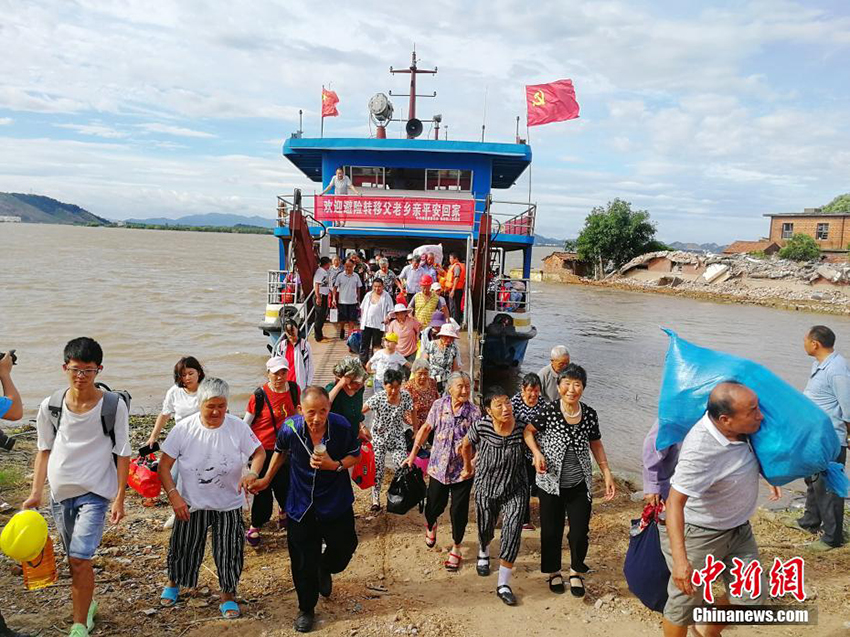 عودة النازحين إلى مسقط رأسهم في مقاطعة جيانغشي بعد انخفاض منسوب المياه